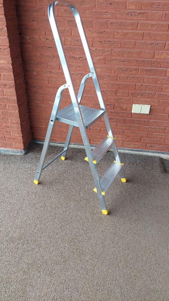 trapje Altrex, aluminium, licht in gewicht , nieuw, Doe-het-zelf en Verbouw, Ladders en Trappen, Ophalen, Nieuw, Minder dan 2 meter