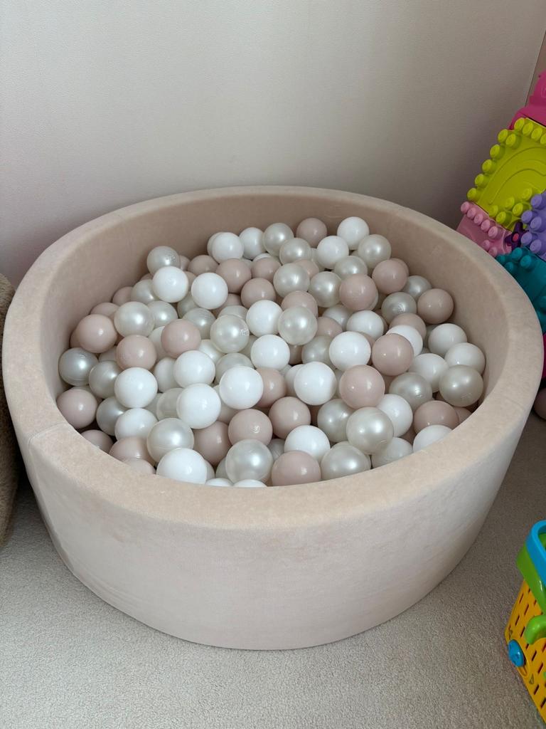 Roze ballenbak met parelmoer en witte ballen, Kinderen en Baby's, Speelgoed | Buiten | Los speelgoed, Ophalen, Zo goed als nieuw