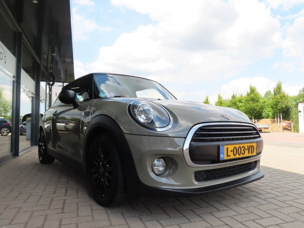 Mini ONE 1.5 One Chili Airco Leder Navi Pdc 2018, Auto's, Mini, Voorwielaandrijving, Gebruikt, Euro 6, 4 stoelen