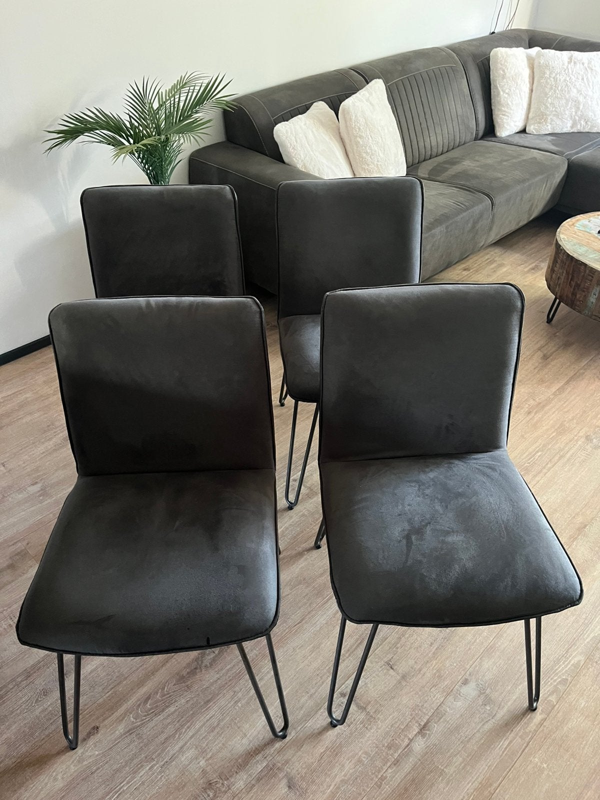 Set van vier antracietgrijze eetkamerstoelen, Huis en Inrichting, Stoelen, Ophalen, Gebruikt, Grijs, Vier