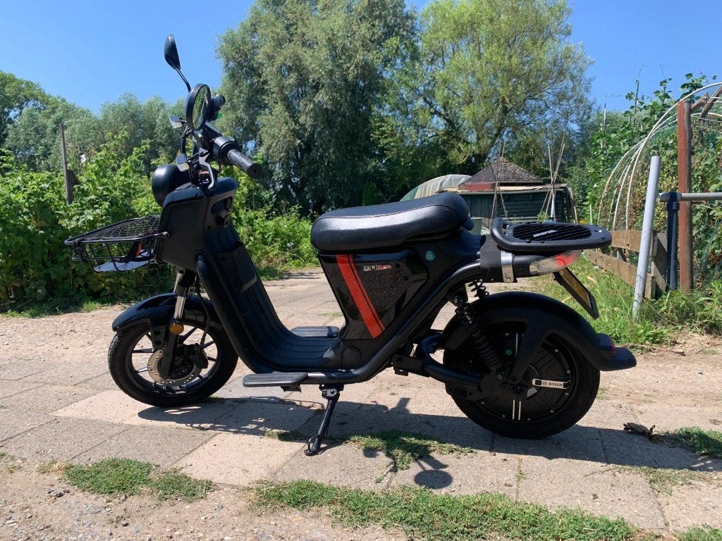 Electrische scooter NIU U PRO 45Km/u Zwart-Rood, Ophalen, Gebruikt, Maximaal 45 km/u, Elektrisch
