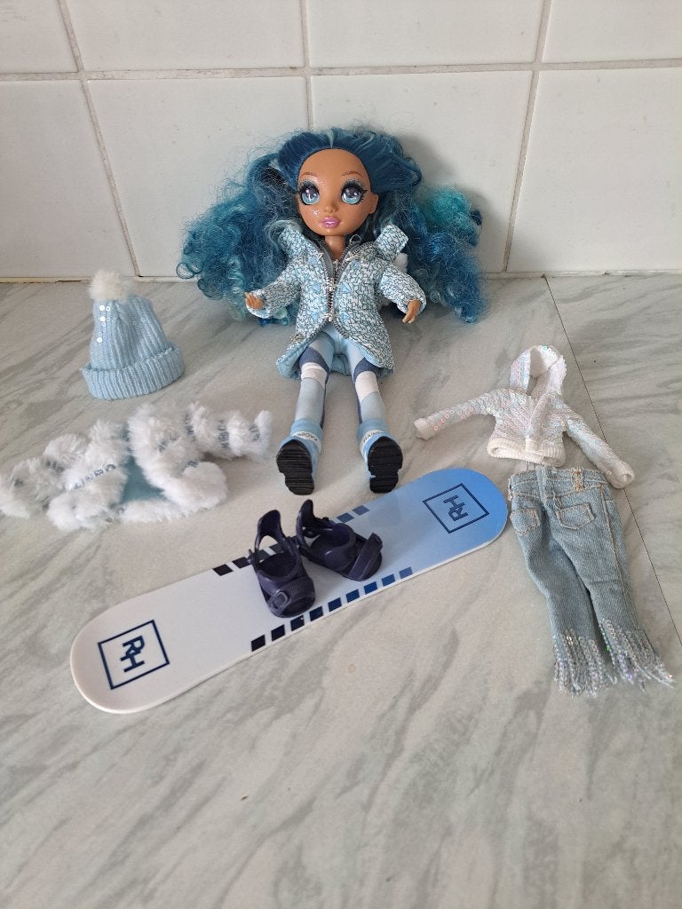 Rainbow High Pop Wintersport met accessoires, Kinderen en Baby's, Ophalen of Verzenden, Zo goed als nieuw, Overige typen