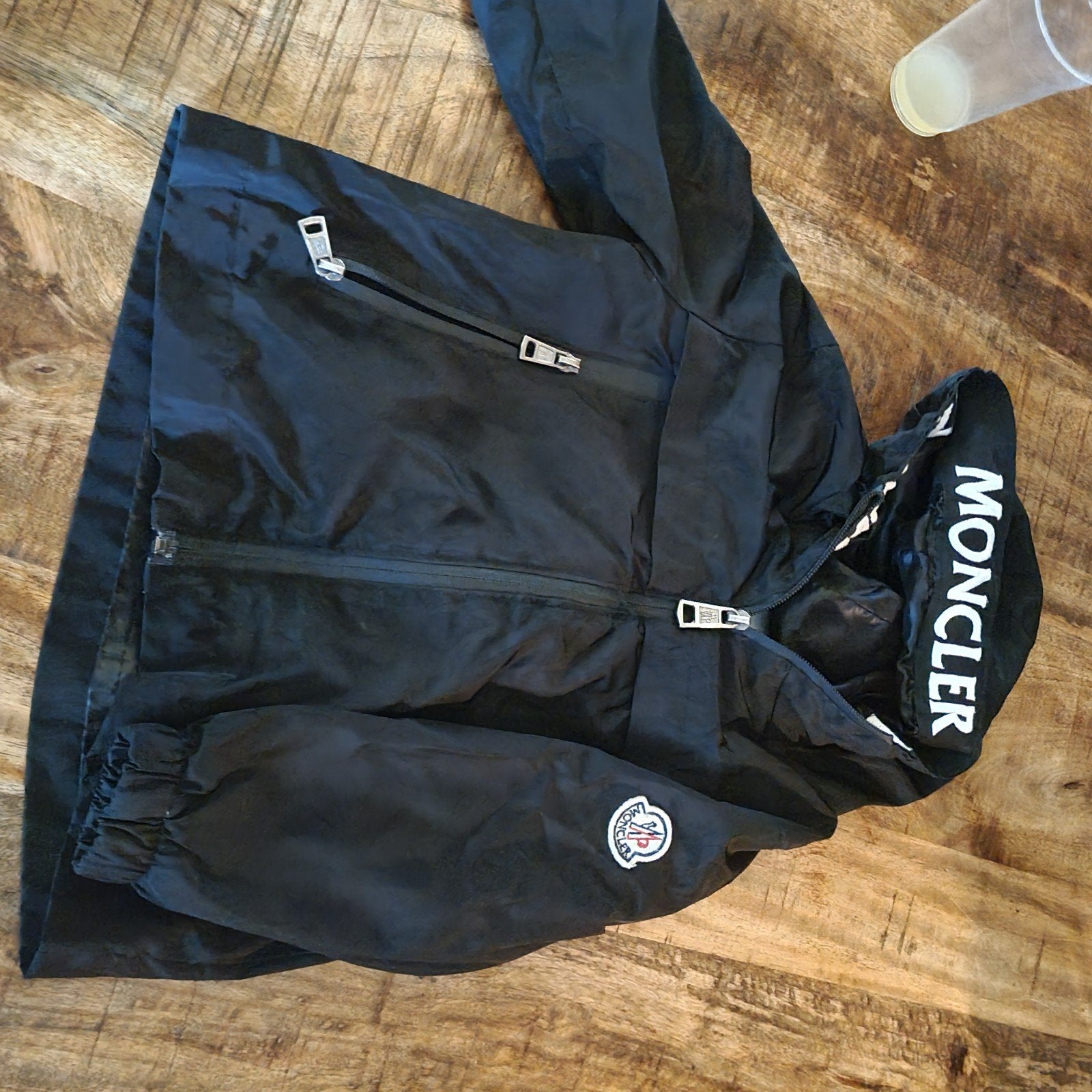Moncler jasje maat 98/104, Moncler, Jongen of Meisje, Ophalen of Verzenden, Zo goed als nieuw