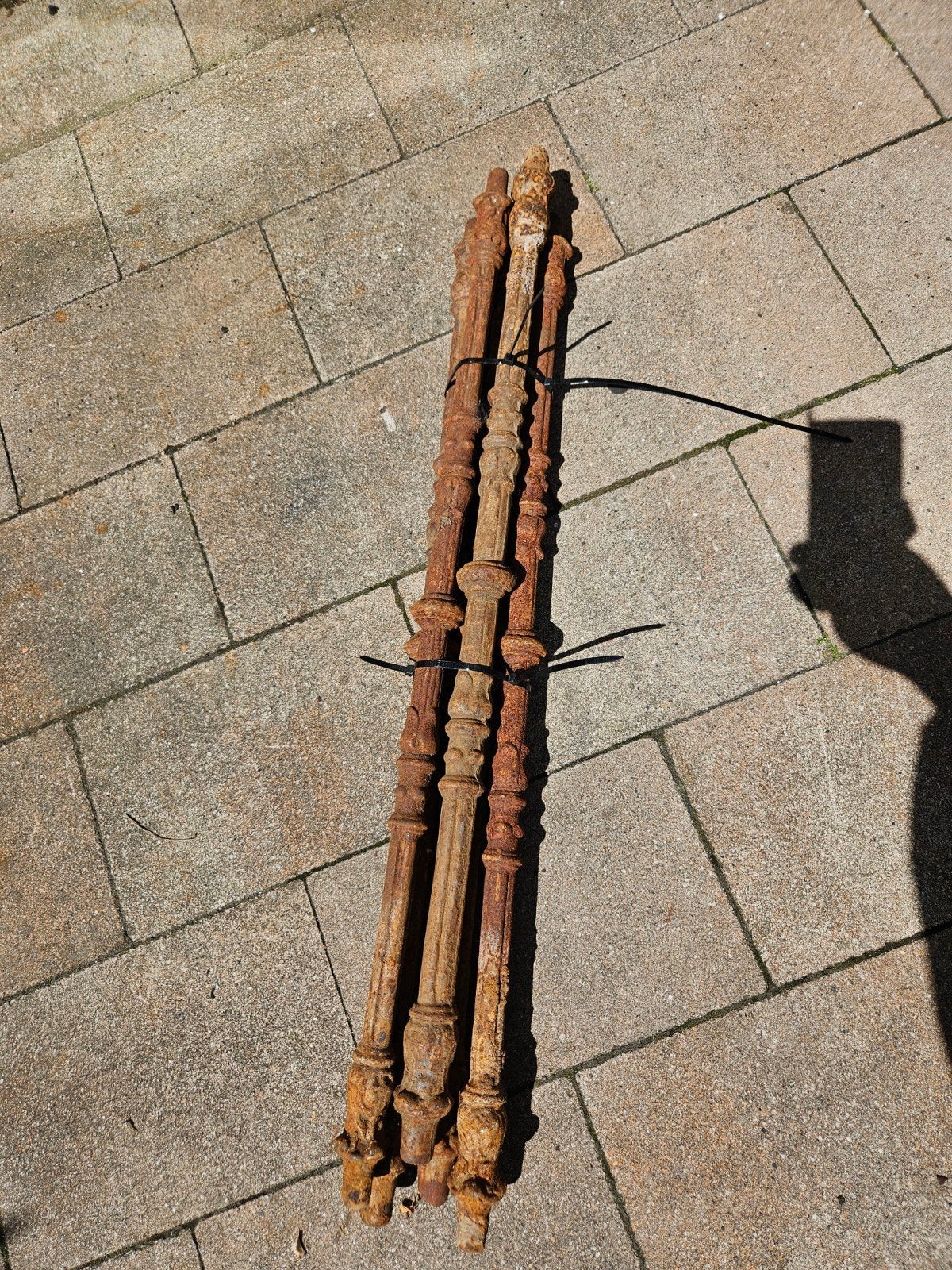 19 Antieke gietijzeren balusters, zwaar en prachtig, Ophalen of Verzenden