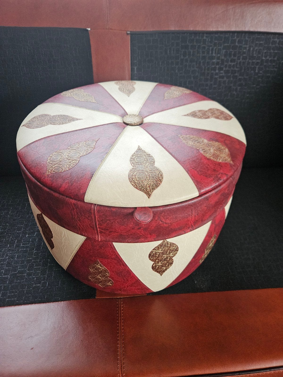 vintage naaidoos poef, Ophalen, Zo goed als nieuw, Garen of Naald(en)