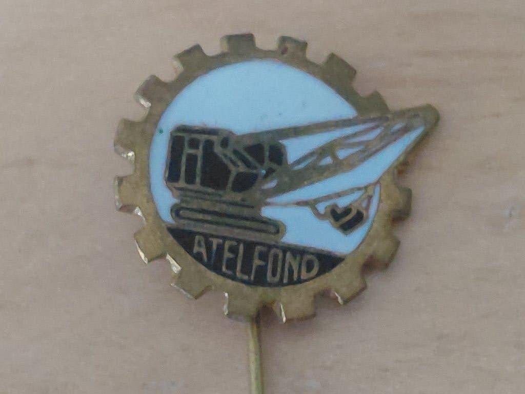 PIn Atelfond, Belgisch merk van graafmachines en kranen, Ophalen of Verzenden, Zo goed als nieuw, Transport, Speldje of Pin