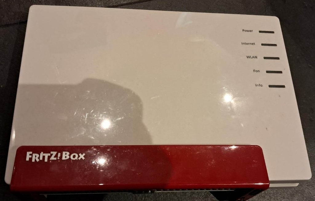 FritzBoz 7581 wifi router, Ophalen of Verzenden, Gebruikt, Router met modem, AVM FRITZ!Box