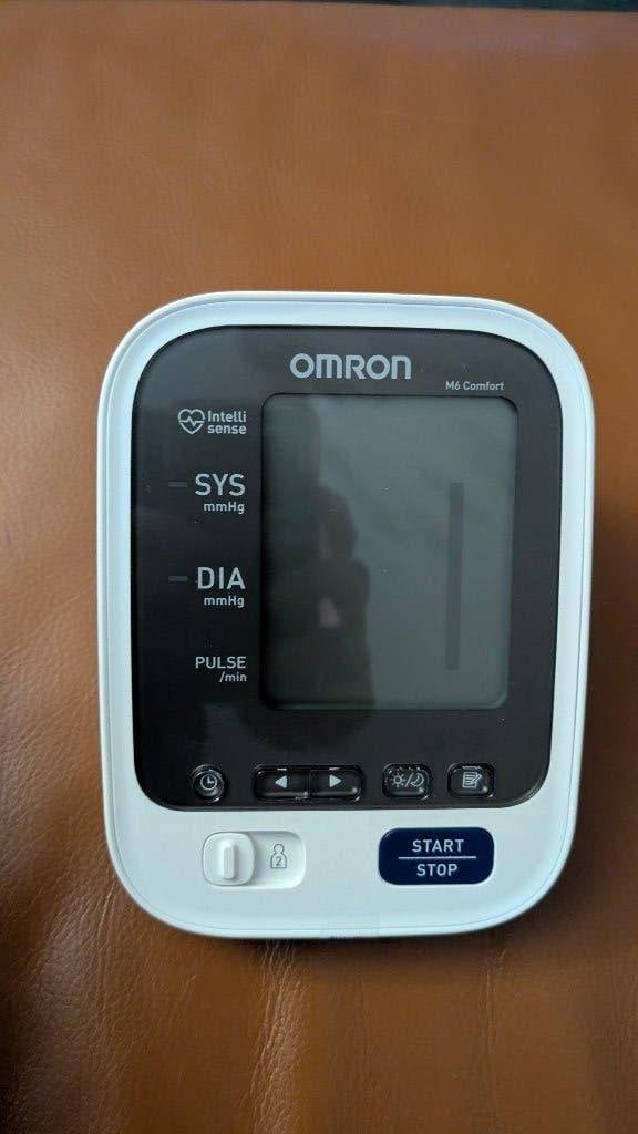 Omron M6 Comfort bloeddrukmeter, Ophalen of Verzenden, Zo goed als nieuw, Overige typen