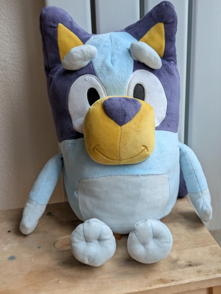 Bluey knuffel van 45cm!, Kinderen en Baby's, Met doos, Disney, Blauw, Nieuw