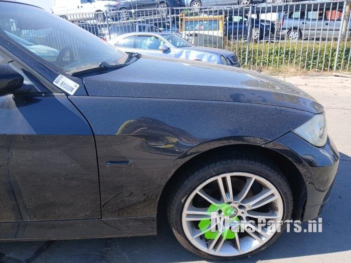 Scherm rechts-voor van een BMW 3-Serie (A35)