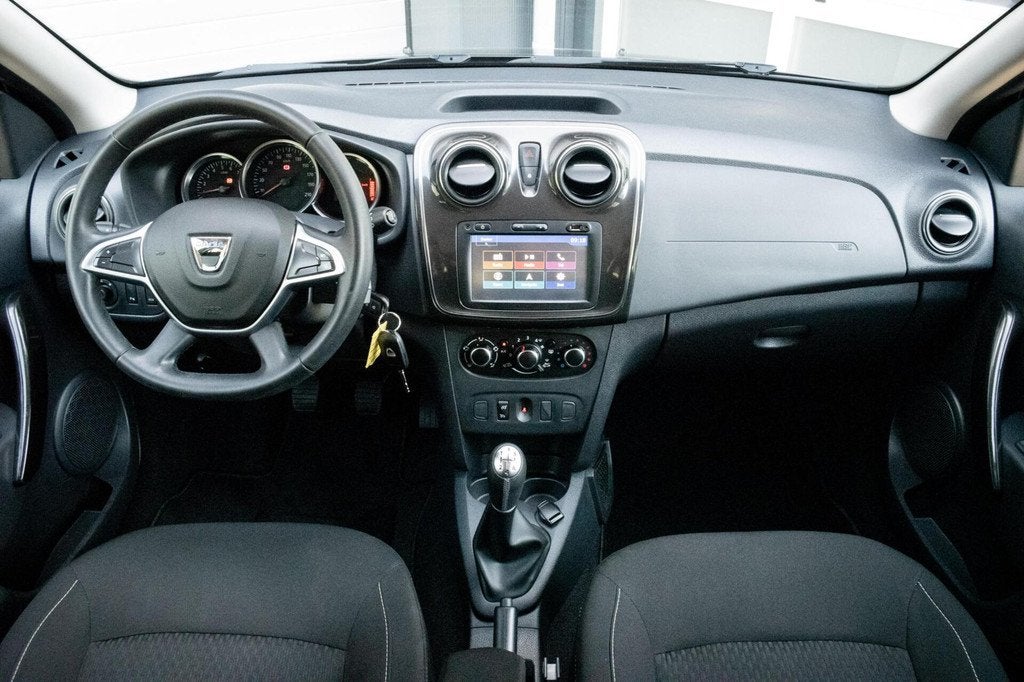 Dacia Sandero 0.9 TCe Laureate|CAMERA|NAVI|CRUISE|PDC|5-DRS, Auto's, Voorwielaandrijving, 540 kg, Met garantie (alle), Zwart