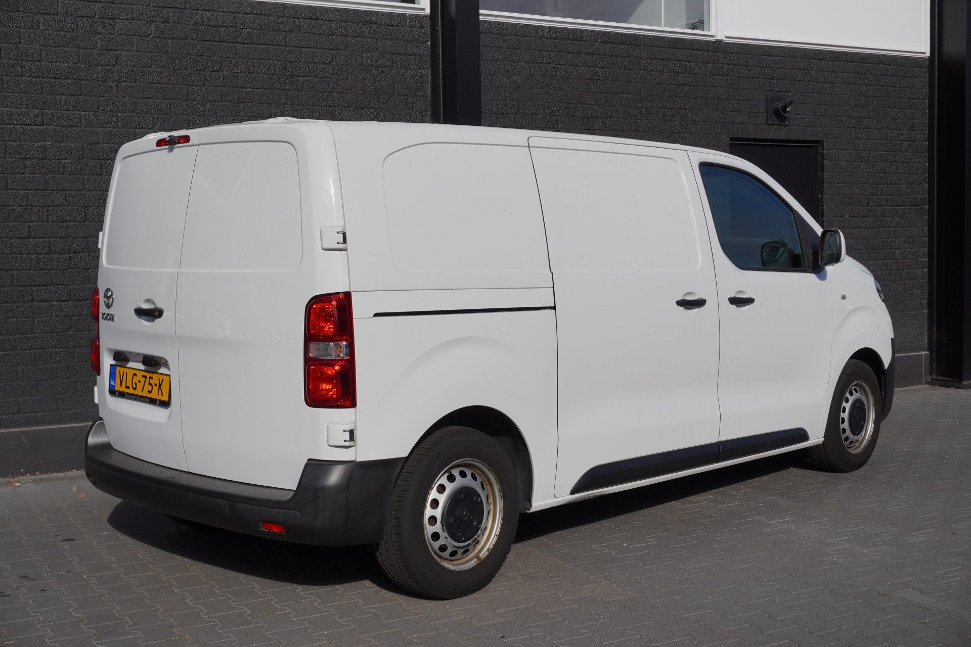 Toyota ProAce Worker 1.5 D-4D 120PK L2 EURO 6 - Airco - Crui, Auto's, Bestelauto's, Stof, 4 cilinders, Wit, Bedrijf