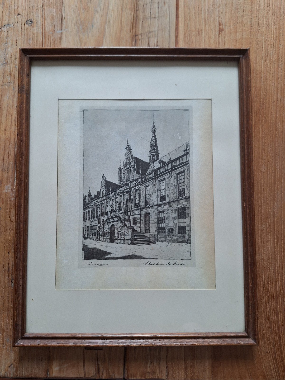 Ets Stadhuis te Leiden, gesigneerd, Antiek en Kunst, Ets, Stadsgezicht, 1900 - 1949, Ingelijst