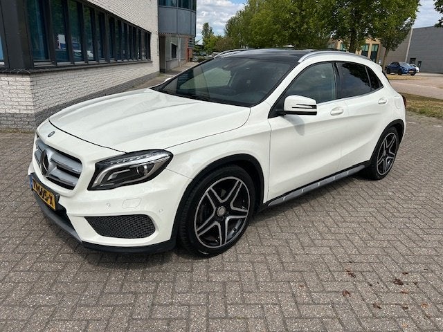 Mercedes-Benz GLA 200 AMG Prestige PANO STOELVW CAMERA TRHK, Auto's, Automaat, Gebruikt, Euro 6, 4 cilinders