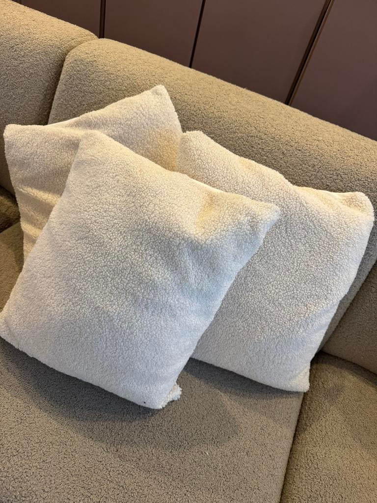 3x creme teddy boucle kussenhoezen met binnenkussen, Ophalen of Verzenden, Zo goed als nieuw, Vierkant