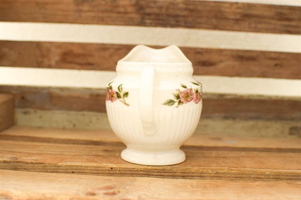 Wedgwood porseleinen melkkannetje 50795, Ophalen of Verzenden, Gebruikt, Aardewerk, Bord(en)