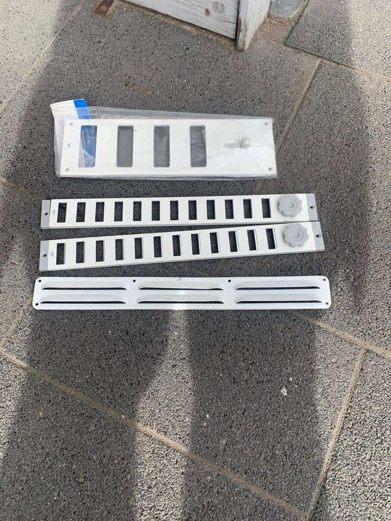 Ventilatieroosters en afdekplaten voor caravan/camper, Ophalen of Verzenden, Zo goed als nieuw