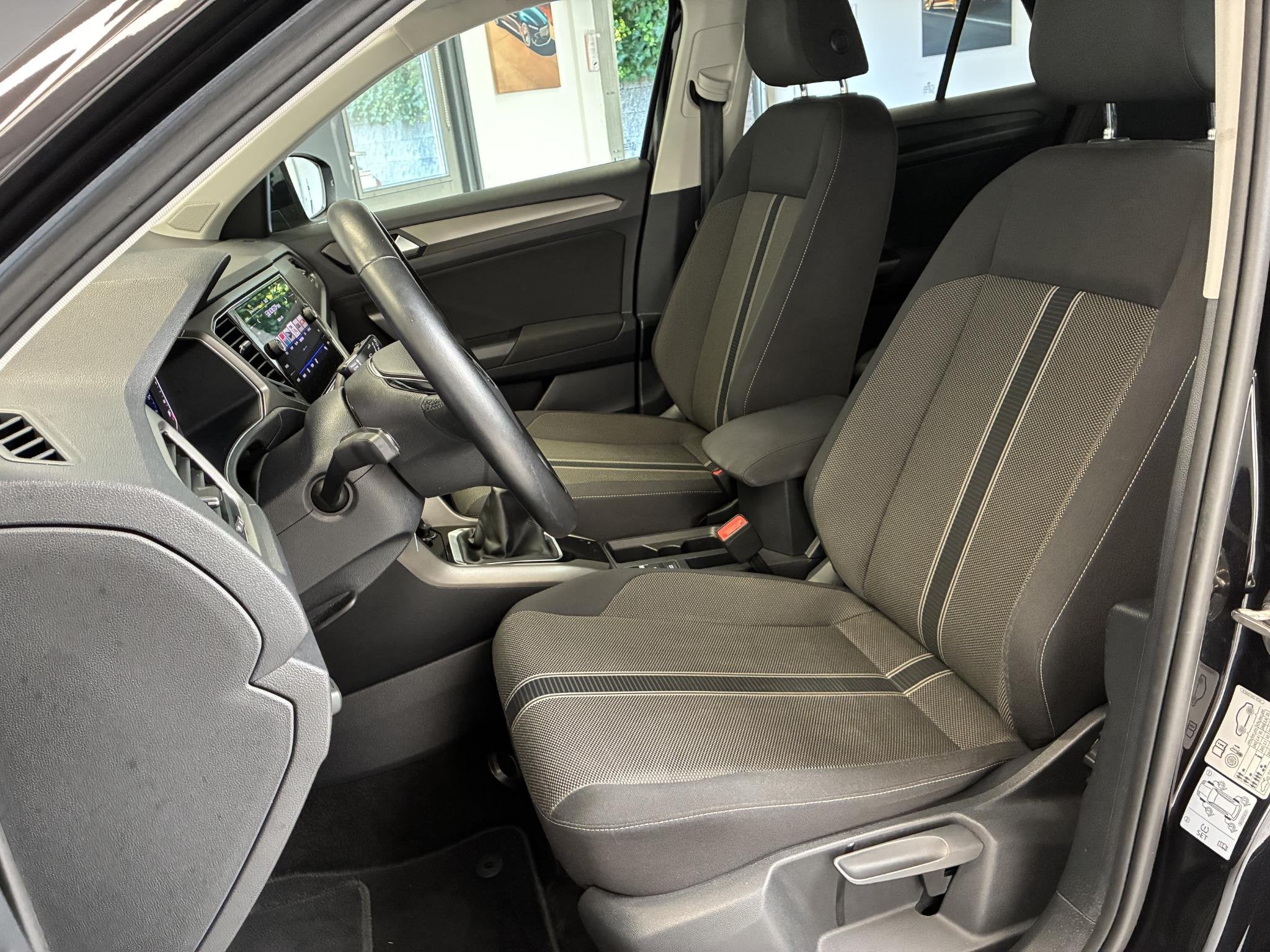 Volkswagen T-Roc 1.0 TSI Style Business | TREKHAAK | VIRTUAL, Auto's, Volkswagen, Stof, Met garantie (alle), 1193 kg, Zwart