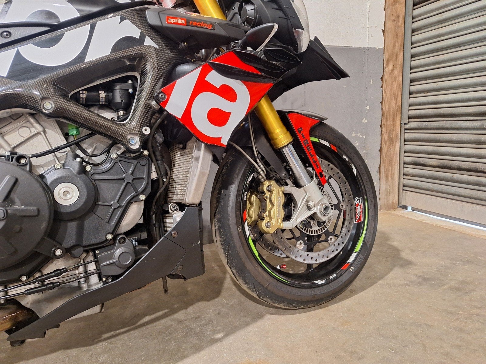 Foto 9 van DIKSTE Aprilia Tuono V4 APRC Hyper Naked carbon RSV4 MT09