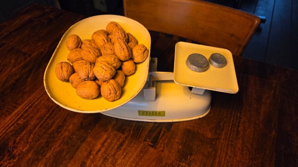 Mooie vintage Harper keukenweegschaal (fruit/notenschaal), Ophalen of Verzenden, Gebruikt, Rond, Overige materialen