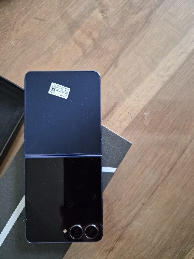Foto 5 van Samsung flip 7  512 GB