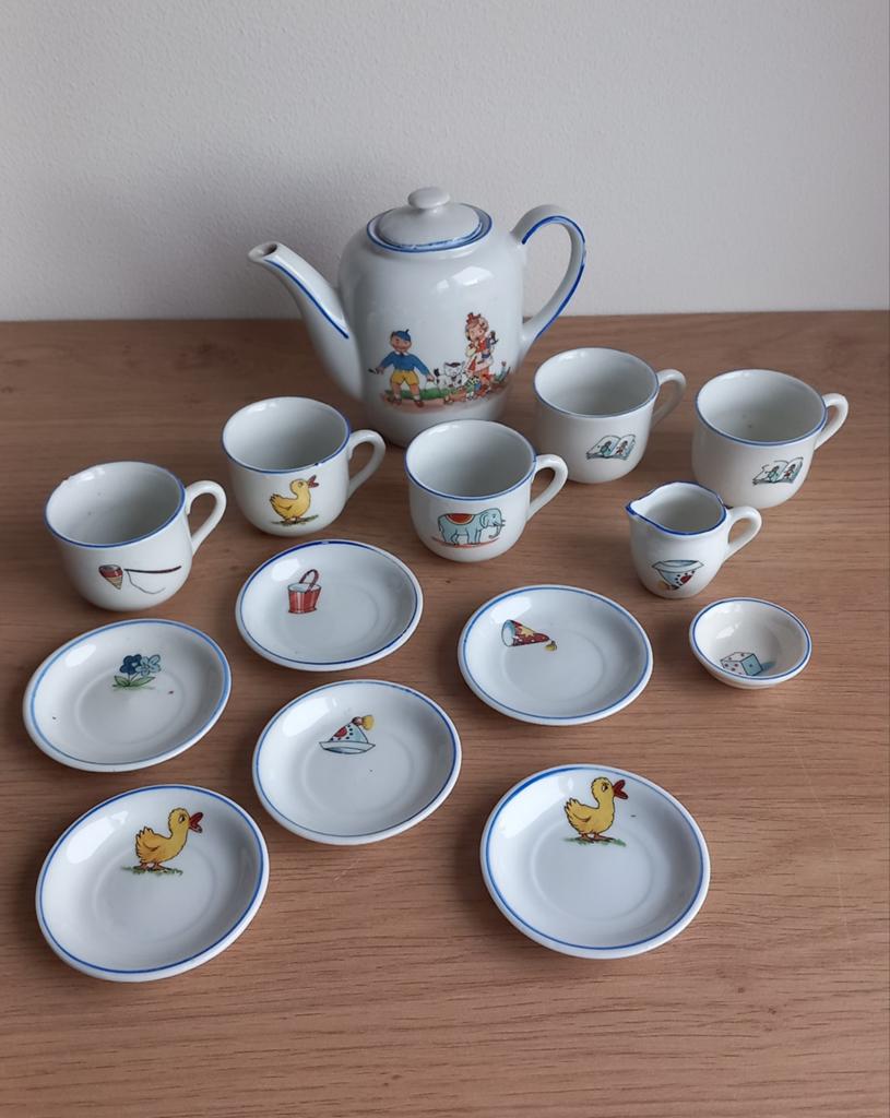 14-delig kinderserviesje van Beswick royal couldon corona, Ophalen