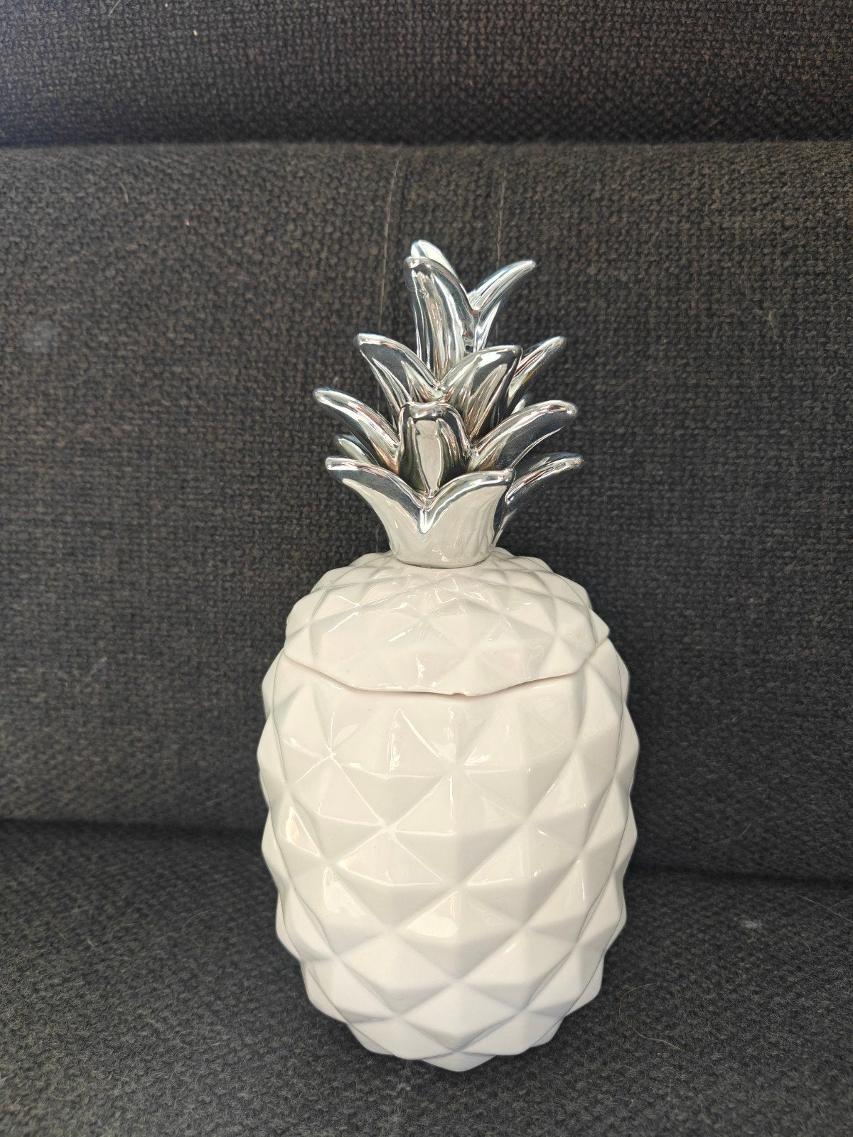 Decoratieve Ananas Pot - Wit met Zilveren Bladeren, Ophalen, Zo goed als nieuw, Modern, Wit