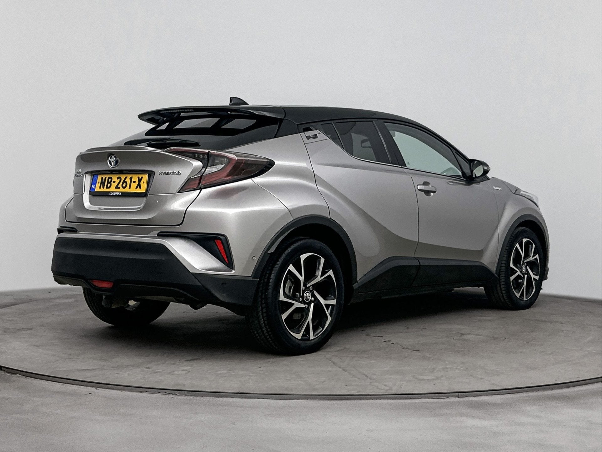 Toyota C-HR 1.8 Hybrid Bi-Tone Plus | JBL Audio | Parkeersen, 12 maanden, Stof, 4 cilinders, 122 pk