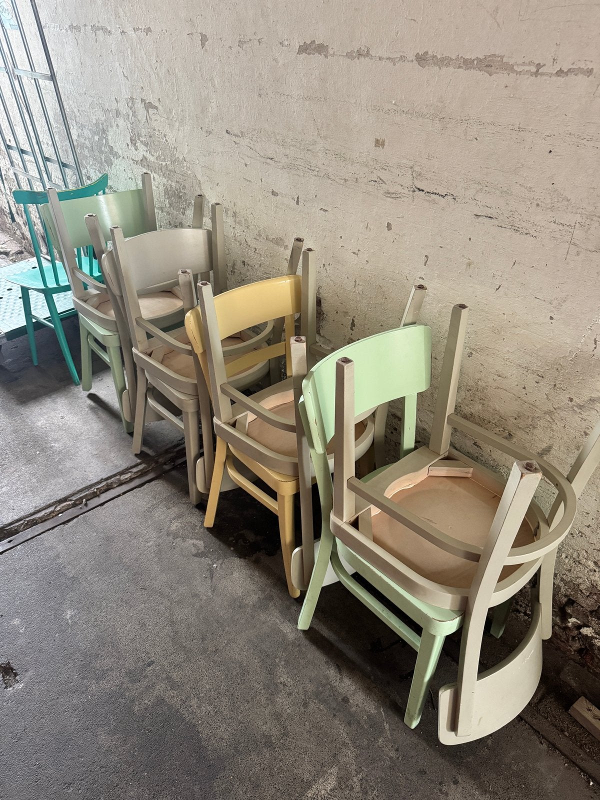 houten stoelen in diverse kleuren, Ophalen, Gebruikt, Overige kleuren, Vijf, Zes of meer stoelen