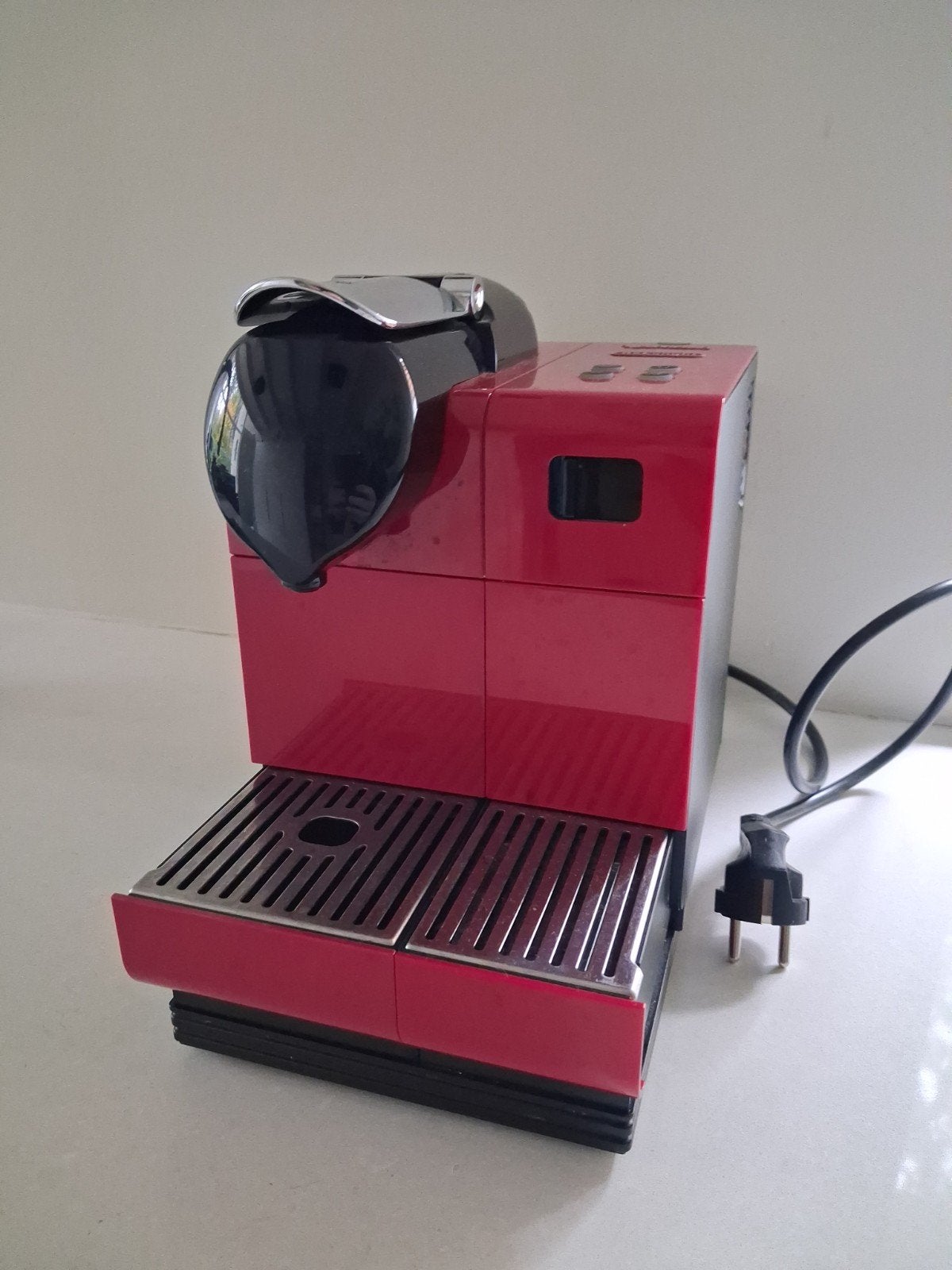 Nespresso DeLonghi koffiemachine met defect waterreservoir, Ophalen, Gebruikt, Koffiemachine, Koffiepads en cups