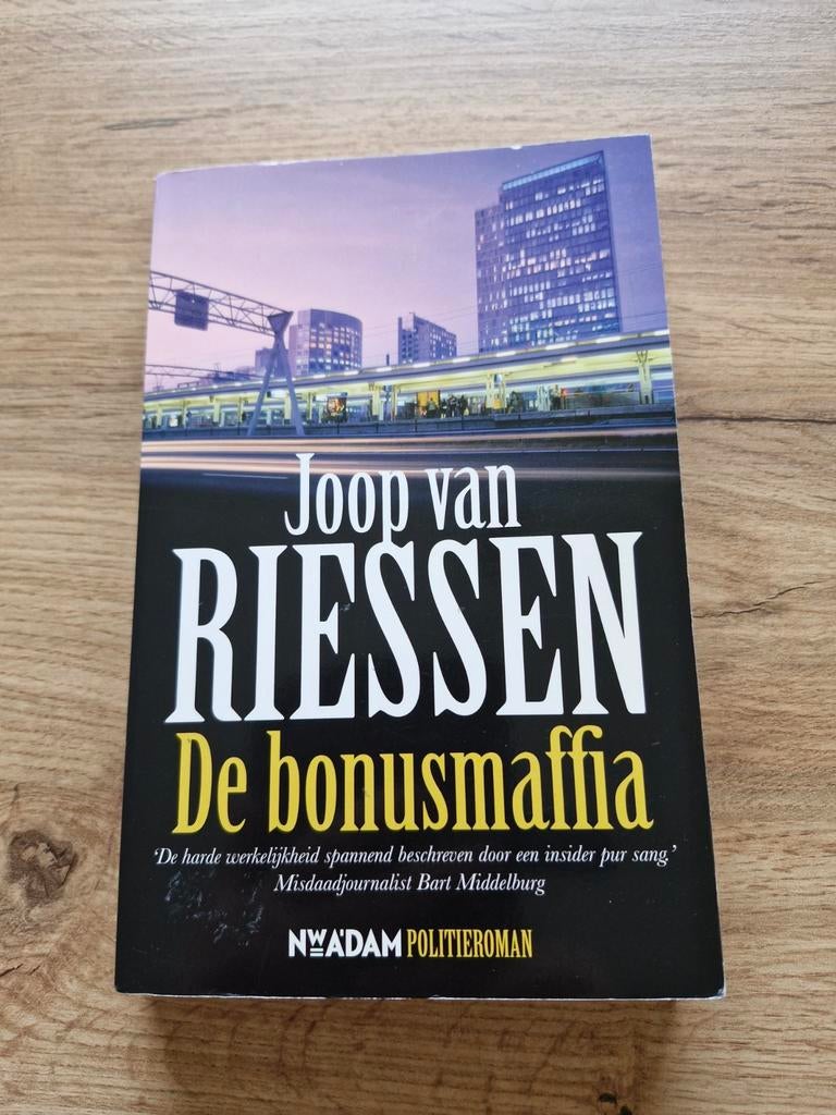 Joop van Riessen - De bonusmaffia, Boeken, Ophalen of Verzenden, Zo goed als nieuw, Joop van Riessen