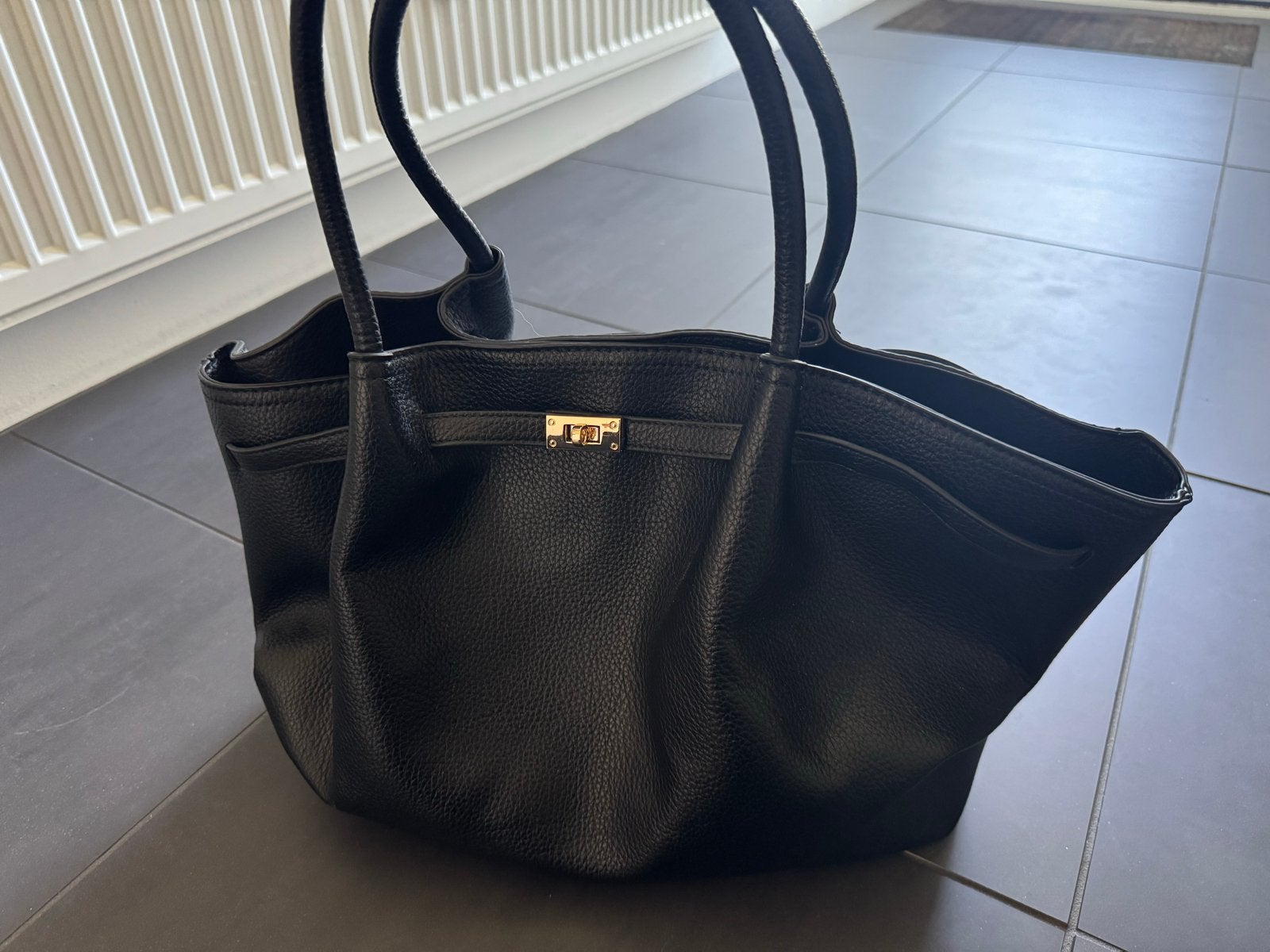 Zwarte Costes shopper / handtas met goudkleurige sluiting, Ophalen of Verzenden, Zo goed als nieuw, Zwart, Shopper