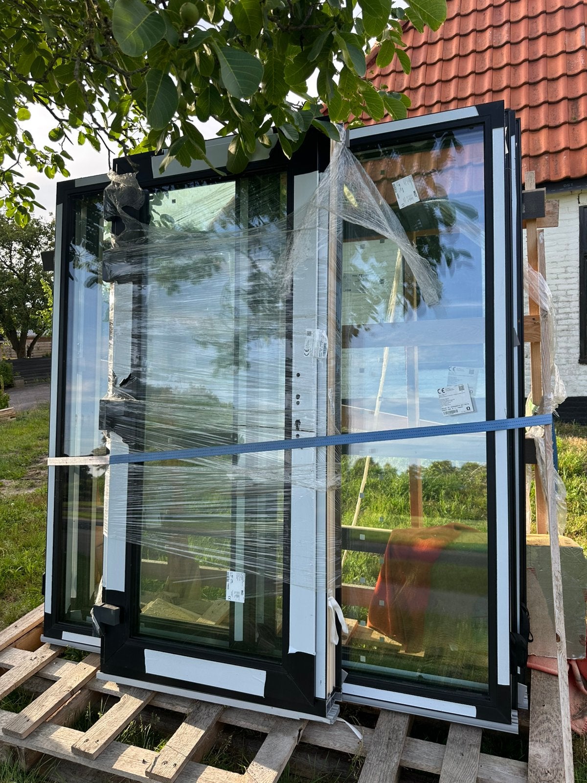 Nieuwe kunstof kozijnen, schuifpui, deur trippel glas ramen, Ophalen, Kunststof, Zo goed als nieuw, 150 tot 225 cm