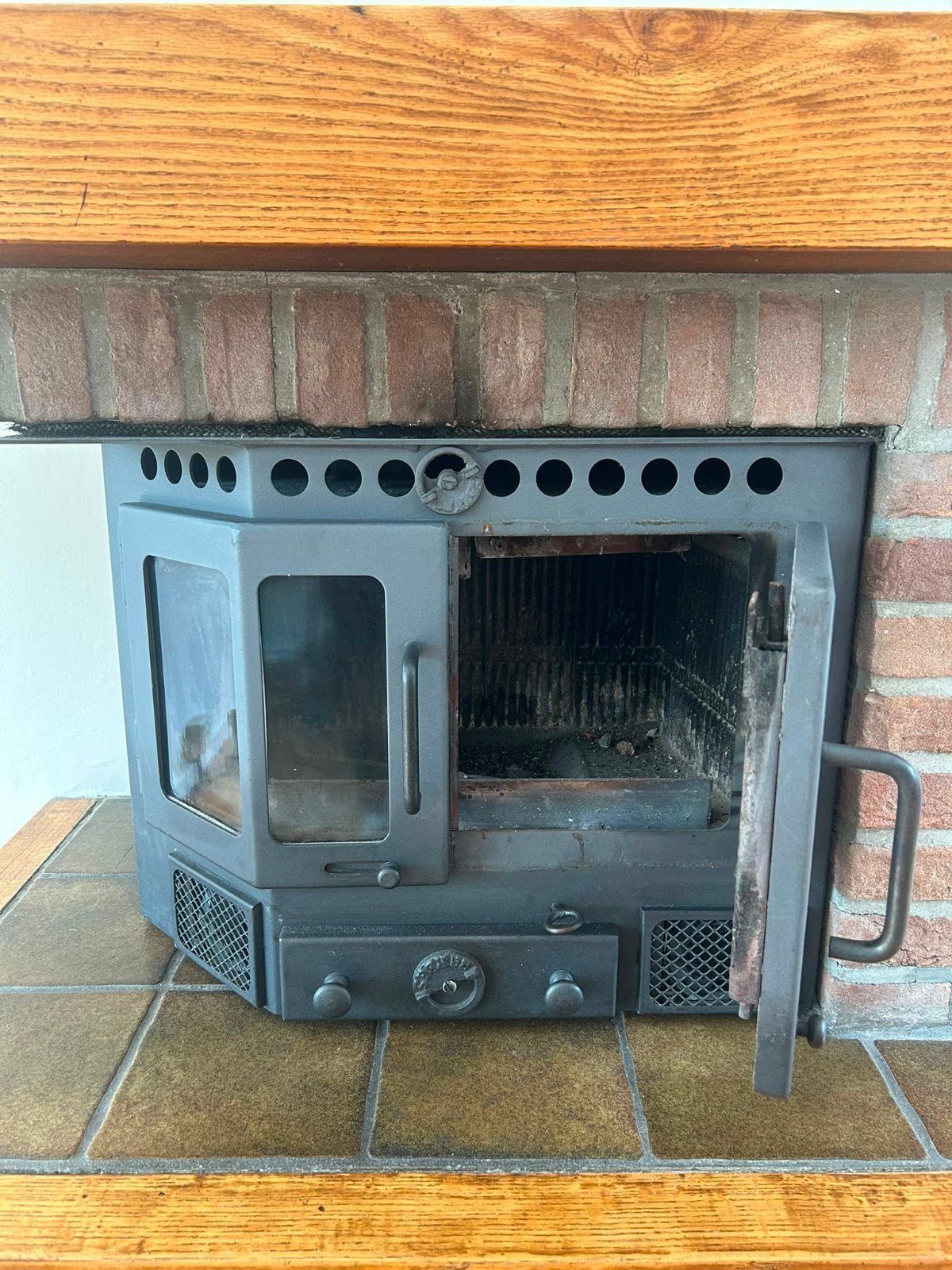 Leuke inbouw houtkachel Kratje bier, Ophalen, Gebruikt, Inbouwhaard, Houthaard