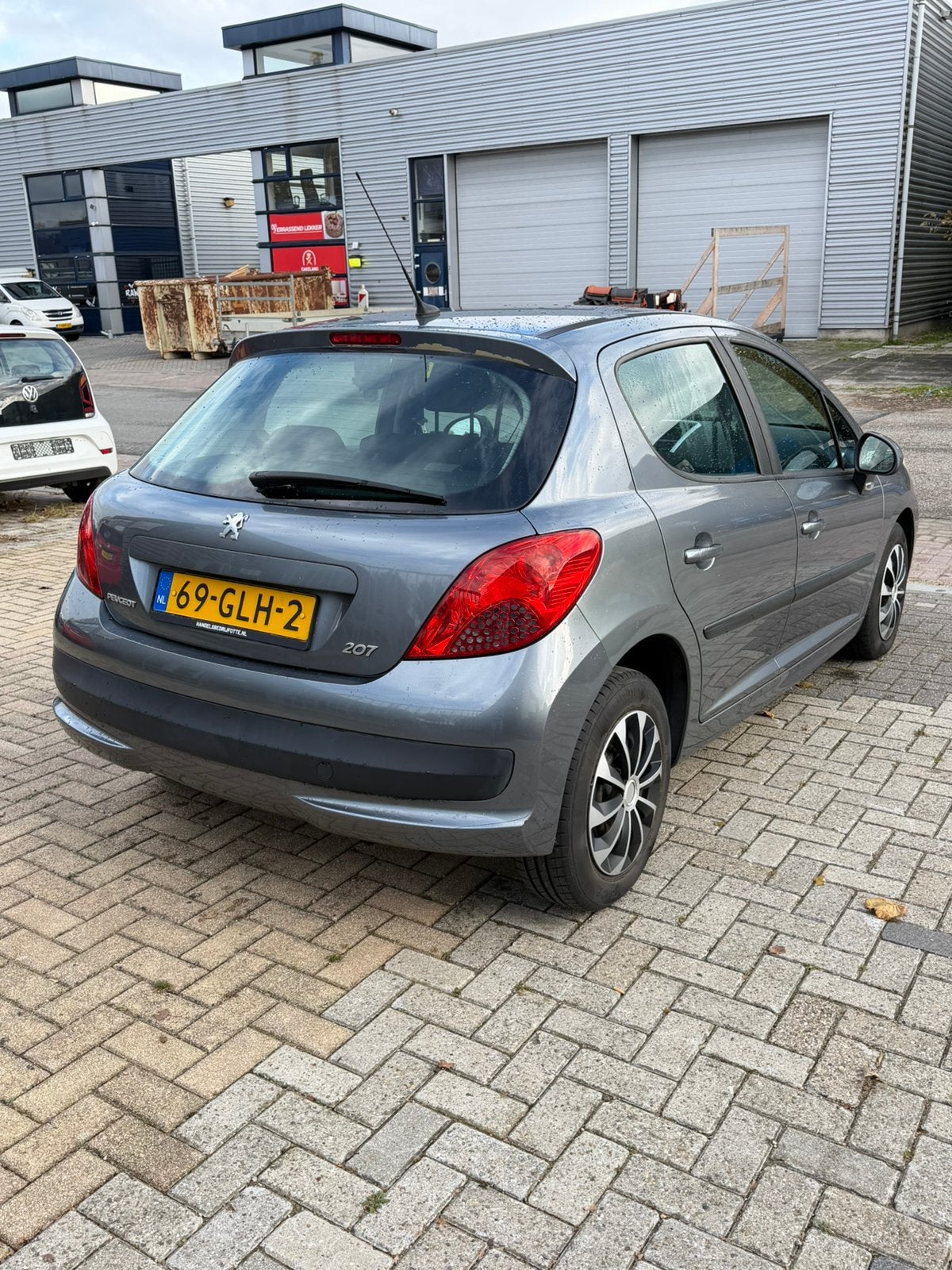 Peugeot 207 zuinige 1.4 VTI 5DRS 2008 met 160000KM Jaar APK, Voorwielaandrijving, Stof, Zwart, 1153 kg