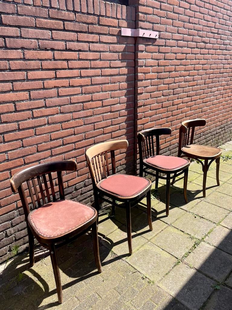 2 + 2 gratis Thonet stoelen met gestoffeerde zitting, Ophalen