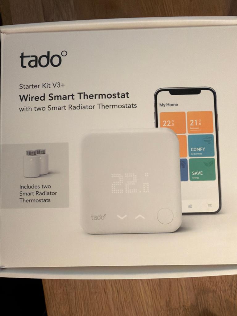 Tado Starter Kit V3+ met 2 slimme radiatorknoppen, Ophalen of Verzenden, Slimme thermostaat, Zo goed als nieuw