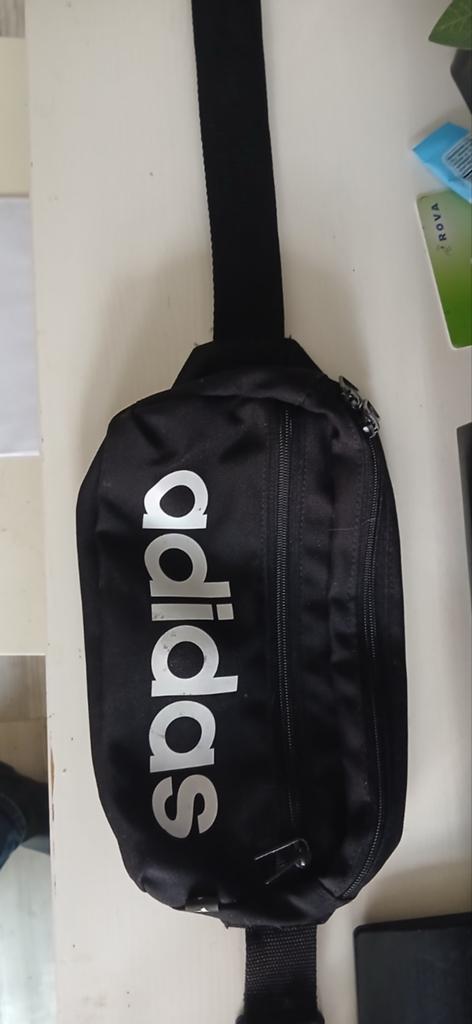 Adidas Tasje - Zwart met Wit Logo, Sieraden, Tassen en Uiterlijk, Overige merken, Gebruikt, Minder dan 30 cm, Ophalen of Verzenden