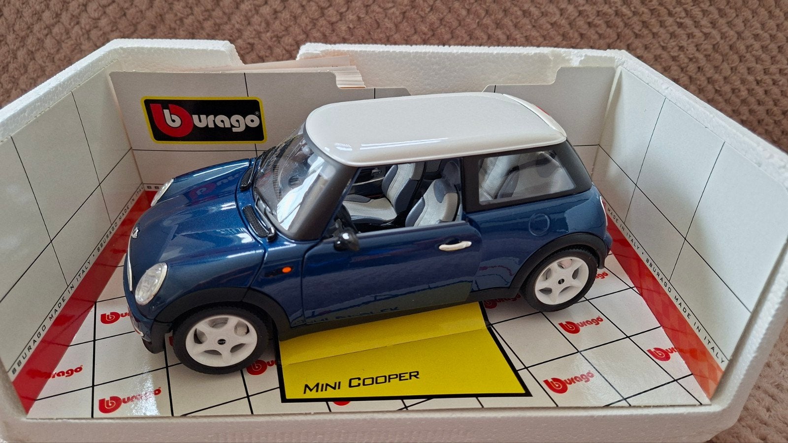 Mini Cooper,  1:18, Bburago, nr 148, Ophalen of Verzenden, Zo goed als nieuw, Auto, Bburago