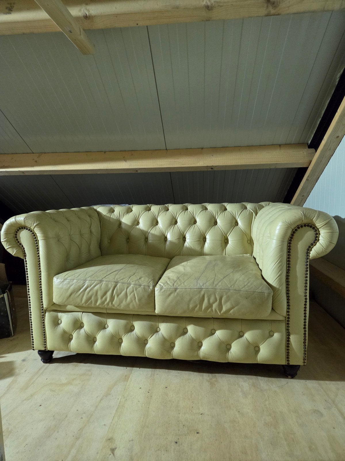 Chesterfield bank sofa creme beige knopen gecapitonneerd, 150 tot 200 cm, Tweepersoons, Ophalen of Verzenden, Leer
