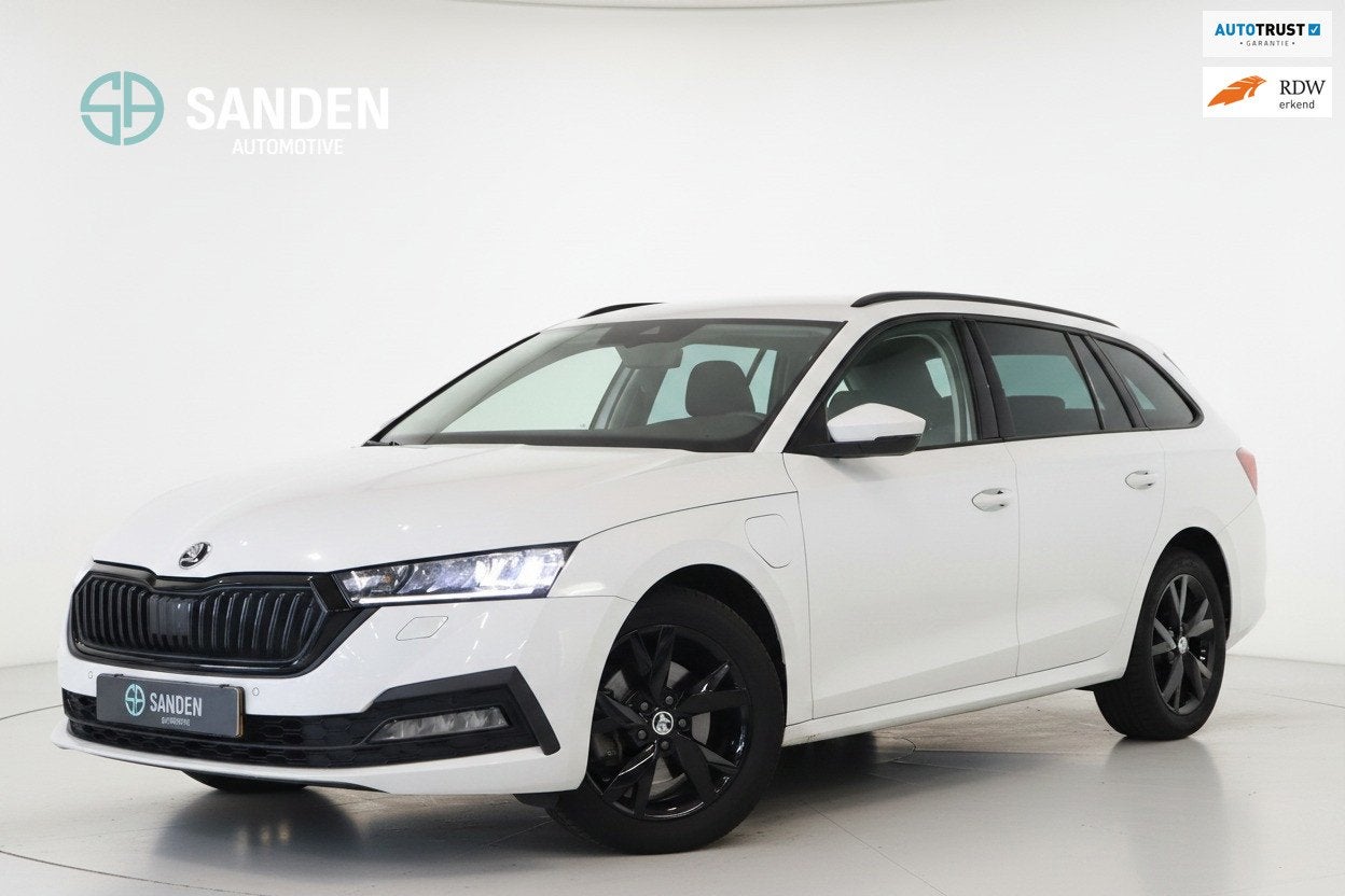Skoda Octavia Combi Skoda Octavia Combi 1.4 TSI iV PHEV Ambi, Auto's, Dealer onderhouden, Stof, Gebruikt, Zwart