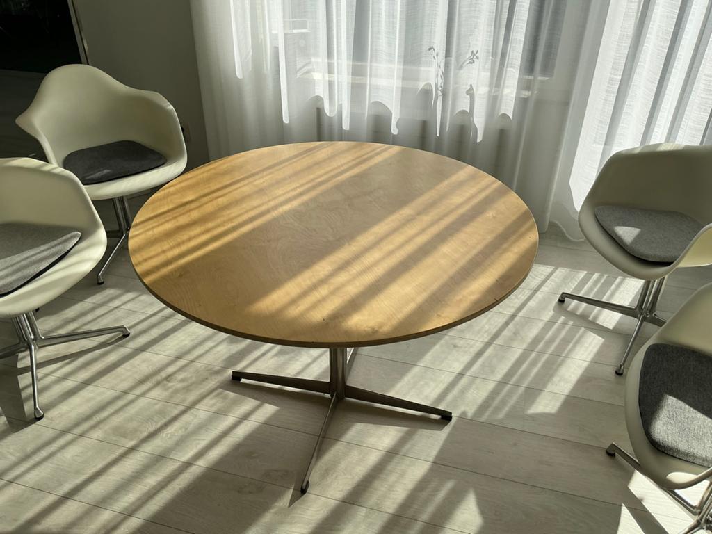 Ronde eettafel van berken multiplex., Huis en Inrichting, Tafels | Eettafels, Ophalen, Gebruikt, 100 tot 150 cm, Rond