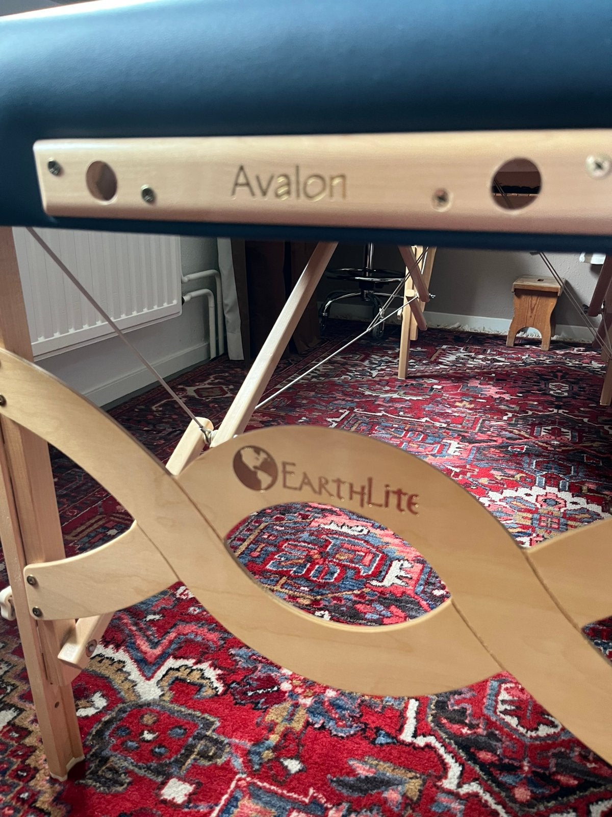 Earthlite Avalon massagetafel met hoofdsteun, rollen en hoes, Ophalen, Zo goed als nieuw, Massagetafel