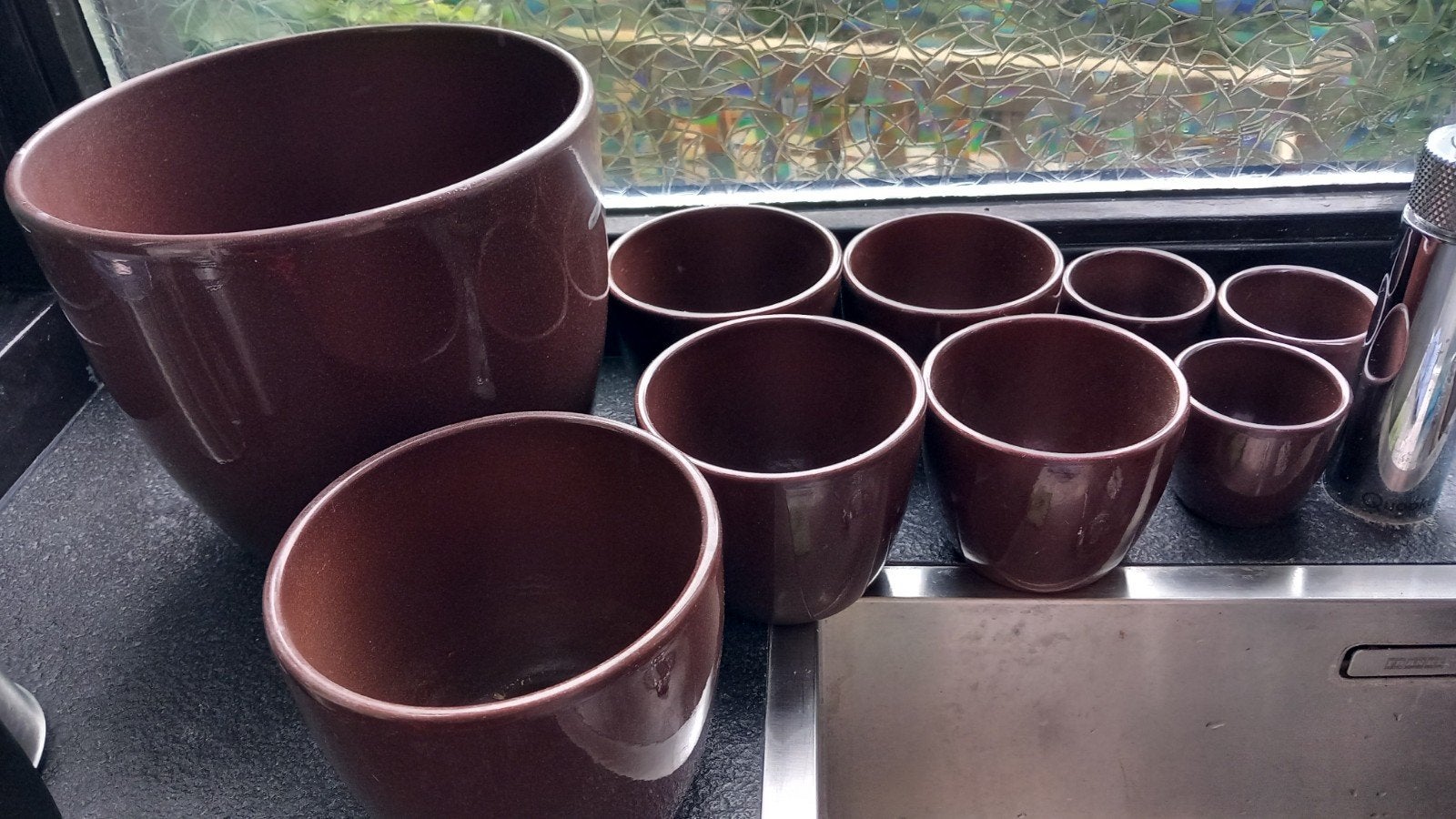 Set van 9 bruine bloempotten / plantenbakken voor binnen., Tuin en Terras, Bloempotten, Rond, Ophalen of Verzenden, Zo goed als nieuw