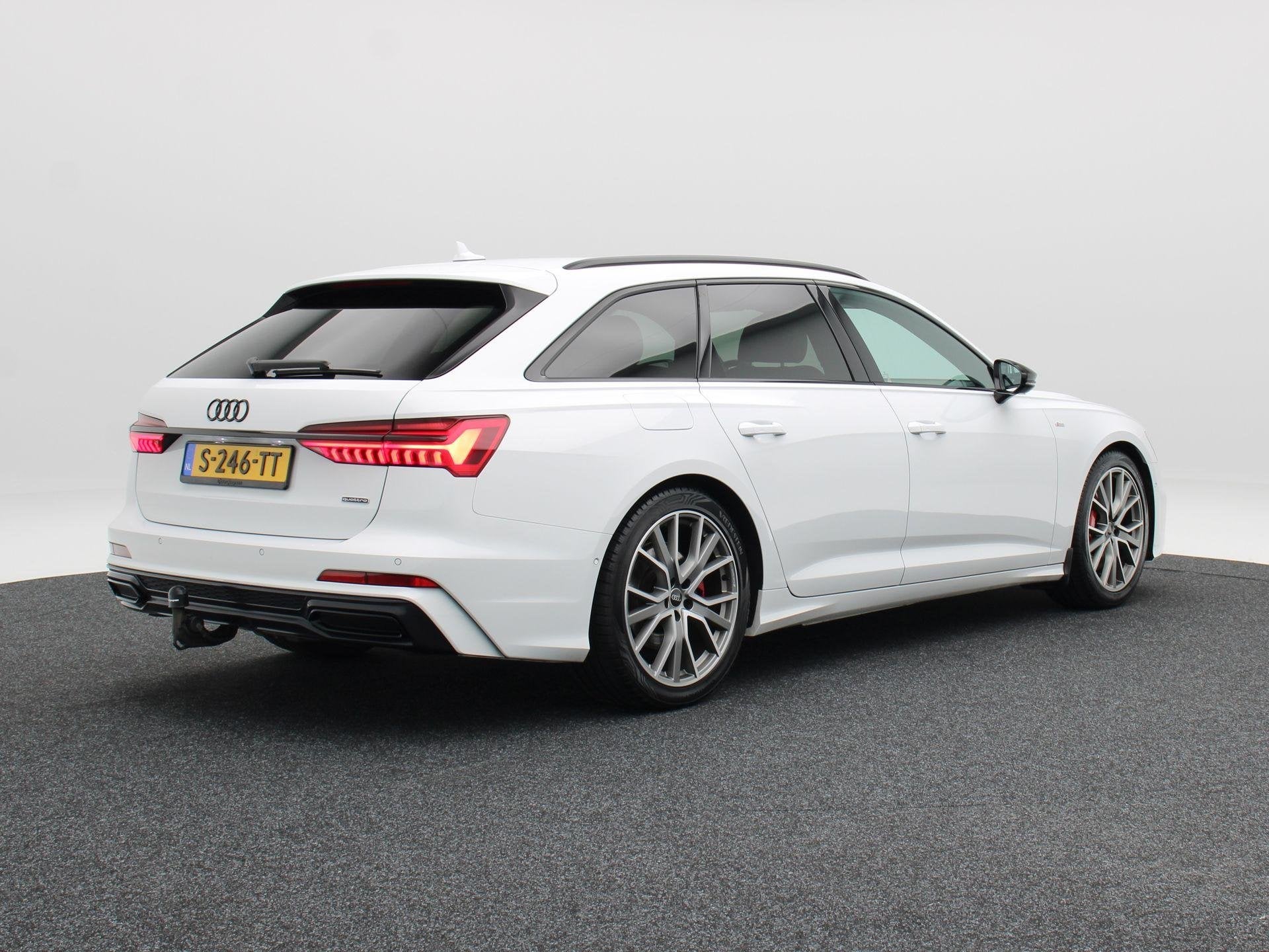 Audi A6 Avant 55 TFSi 367 Pk e quattro Competition | Trekhaa, Auto's, Automaat, Gebruikt, Wit, Plug-in hybride