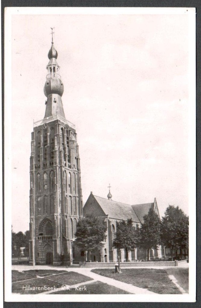 Oude ansicht - Hilvarenbeek - R.K. Kerk - 1954- NB, Ophalen of Verzenden, 1940 tot 1960, Gelopen, Noord-Brabant