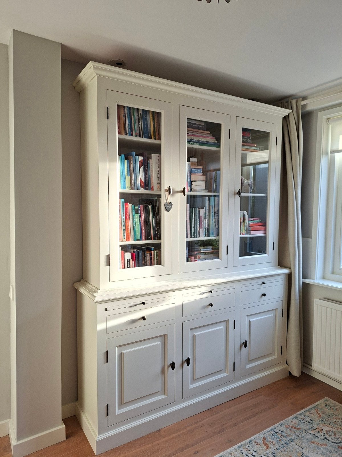 Landelijke kast met vitrine en opbergruimte, Huis en Inrichting, Ophalen, Gebruikt, 200 cm of meer, 150 tot 200 cm