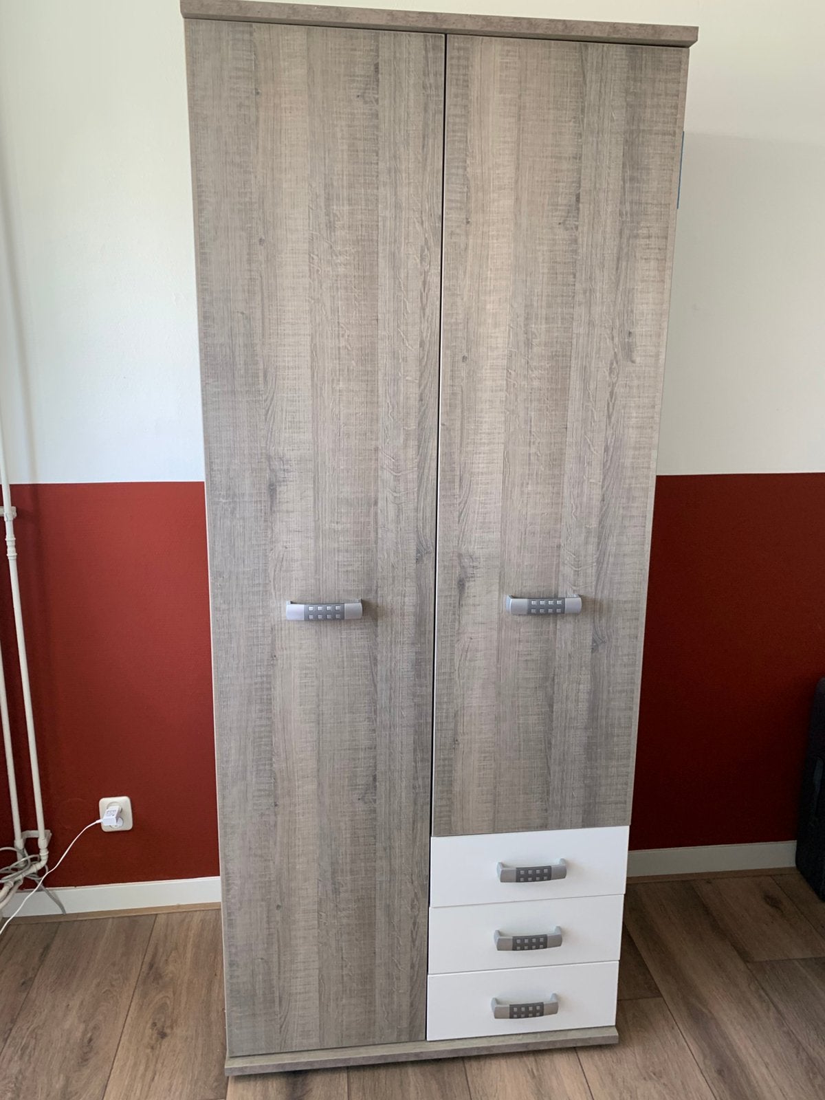 kledingkast van Beter Bed, 50 tot 100 cm, Zo goed als nieuw, Kast lades en schappen bruin wit, 150 tot 200 cm