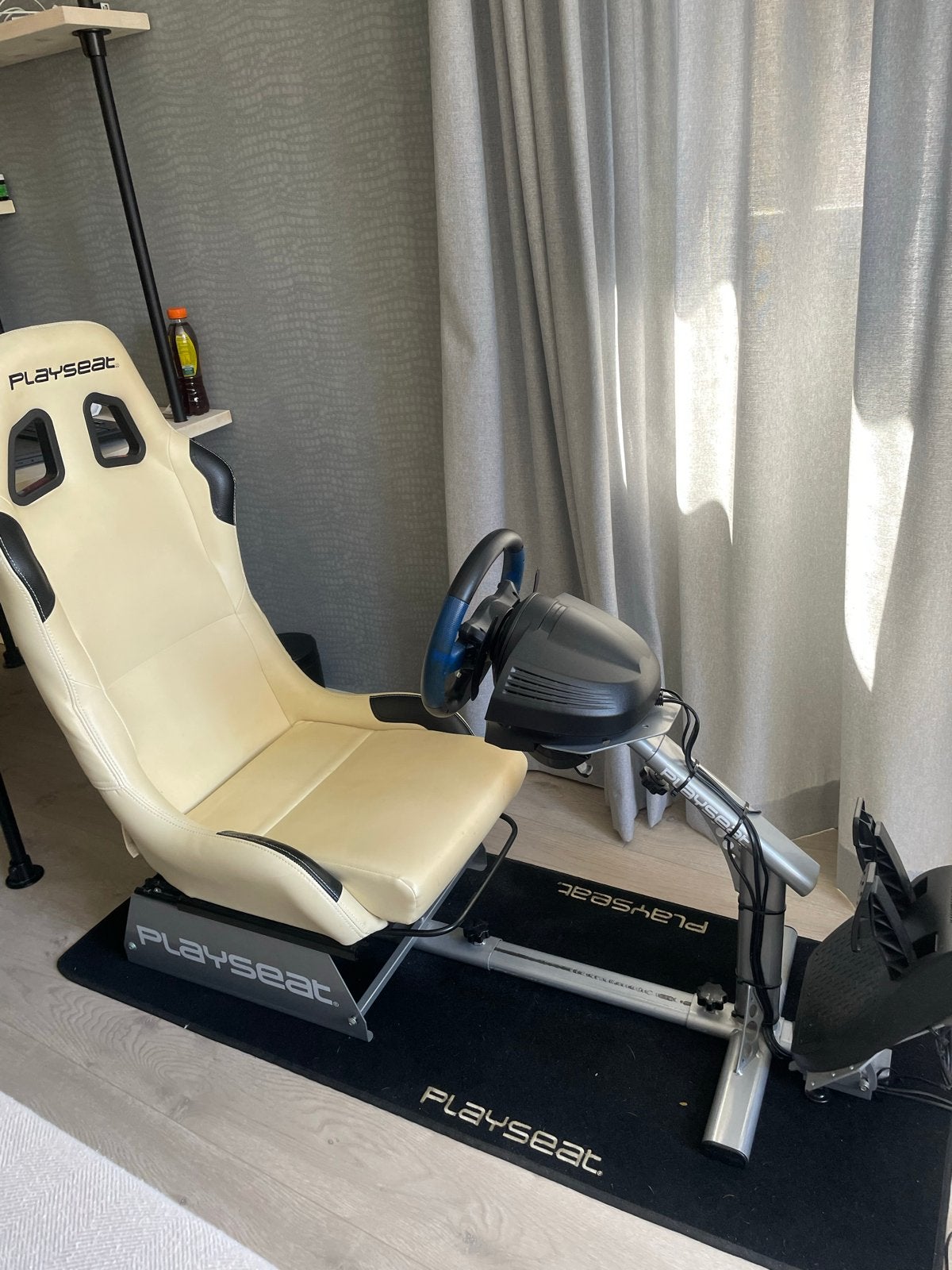 Volledige playseat met stuur en pedalen. Met f1 games ( ps4), Ophalen, Zo goed als nieuw, Overige kleuren, Met games