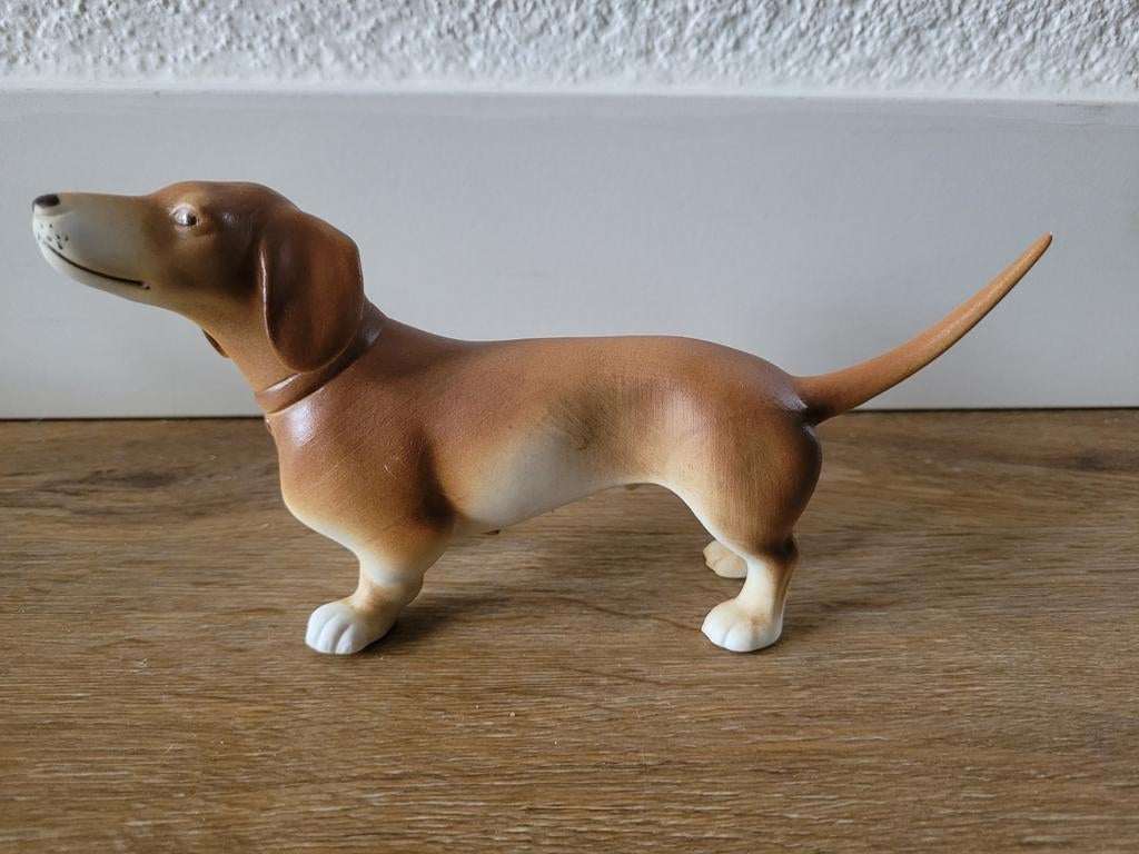 Royal Dux beeldje van een teckel jaren 70/80, Ophalen of Verzenden, Zo goed als nieuw, Hond of Kat, Beeldje of Figuurtje